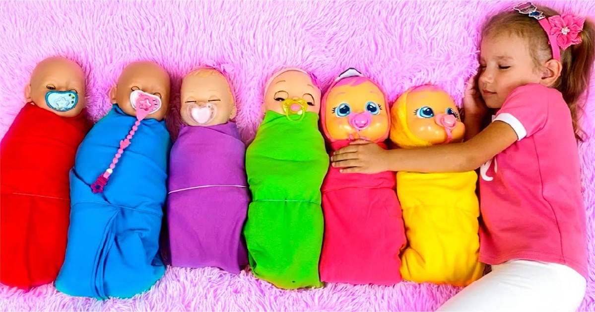 Giant Labubu Figures and Toy-Time Fun